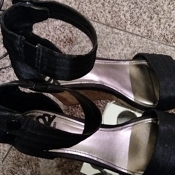 Sandal - Picture 4 of 4